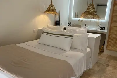 Image de Charmante maison cocooning avec piscine, confort et bien-être au rendez-vous.