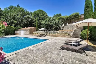 Image de Mas de charme, Luberon, jardin paysager et piscine
