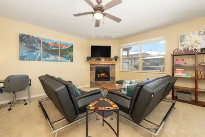 Image de Luxurious 2 bedroom, private deck, forest view