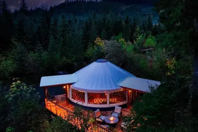 Image de Scenic Woodland Yurt with Stargazing Dome & Firepit near Carson, Washington