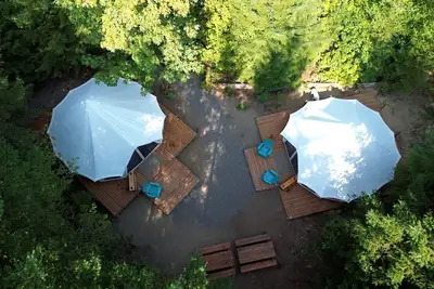 Image de Spacious Dual Bell Tent Glamping Retreat with Forest Deck near Carson, Washington