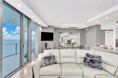 Image de Beautiful Ocean front Condo Hollywood