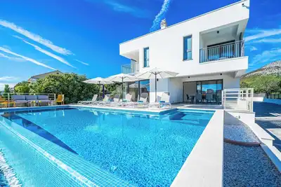Image de Villa Port Side - Trois Chambres Villa, Couchages 7