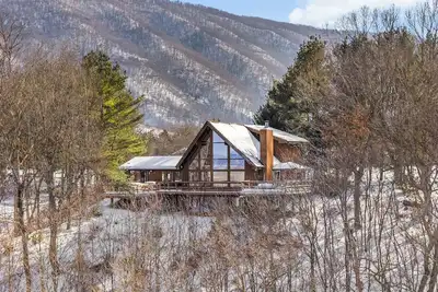 Image de Amazing Views, Hot Tub, Deck, FirePit & Game Room