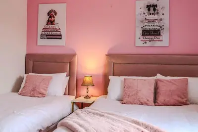 Image de Suite-Moderne-Salle de bain privée-Vue sur Rue-Spacious