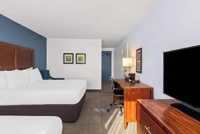 Image de Family-Friendly Stay Near Omaha Zoo & Riverfront – w/ Pool & Free Breakfast