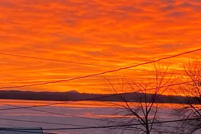 Image de Luckeys Lakehouse is a new 3 bedroom, 2 bath home with lake view and access.