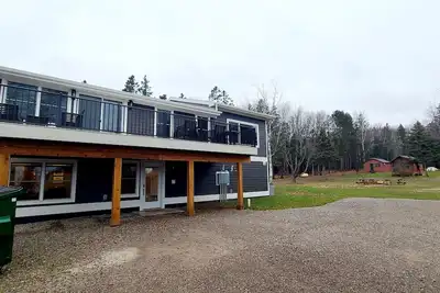 Image de Luxurious 3 bedroom 3 bathroom new construction house on the Beautiful north shore of Lake Superior