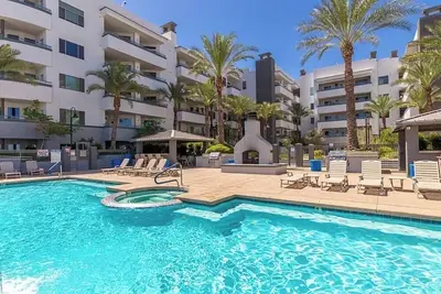 Image de Luxury 2 bd/2ba condo on Tempe Town Lake! Amazing location and amenities!