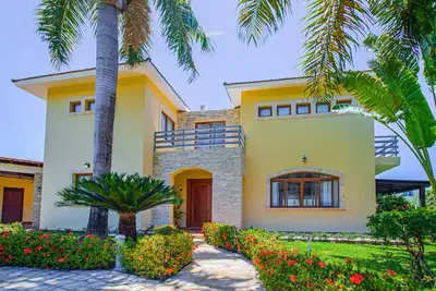 Image de 3 bedroom Villa steps from the beach and Ocean Village casa club