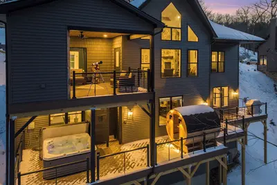 Image de The Fireheart - New Build Luxury Mtn Home w/ Views, Hot Tub, Sauna, Weight Room