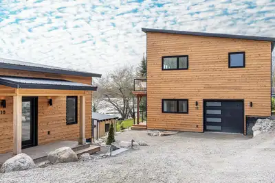 Image de Spectacular 5 Bedroom Spaview Retreat!