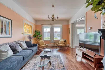 Image de Wonderful 7-bedroom house with Ac Pearl District/Slabtown! 99 Walk Score!