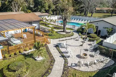 Image de Sleeps36 2Homes 12br Heated Pool Spa Pickleball 14+ Parking