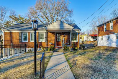 Image de Stay Near Averett & Caesars! Cozy Home w/ Patio