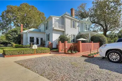 Image de Historic Estate with Cottages, Pool & Private Event Grounds