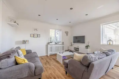 Image de Maidenhead 6 Bed|Free Parking • Sleeps 12