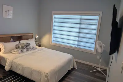 Image de 2nd Home - A Stylish 2Bedroom Suite. Entire walkout suite with private entrance.
