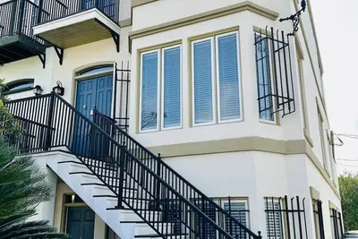 Image de A recently renovated house in the heart of downtown Savannah