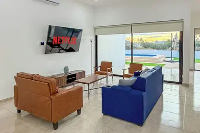 Image de Beautiful Beach House 3br/3b W/Pool / Grill!