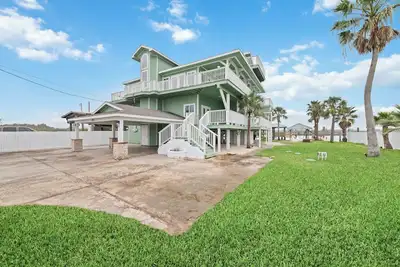 Image de Escape Summer w/ Backyard, Bbq, Fishing & Crabbing