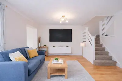 Image de 4Bedroom House| Contractor| Parking | Sleeps7