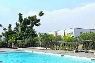 Image de Luxe Haven 3-bedroom townhouse with swimming pool in a secured Gated Community.