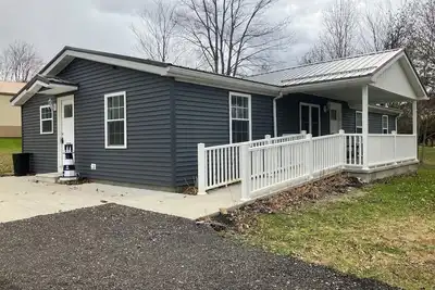 Image de Perfect 3-bedroom mobile home with Ac in charming Albion. Mobility-accessible.