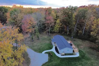 Image de Private 20-Acre Luxury Getaway with Hot Tub & Pond