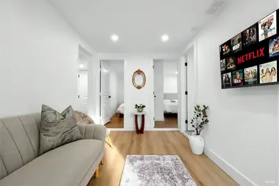 Image de 5 Bedroom 2 Bathroom | 10 min Airport | 20 min Downtown