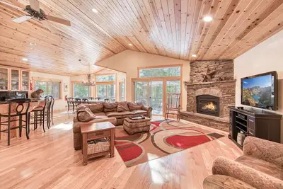 Image de Kindred Pines at Tahoe Donner by Tahoe Getaways - 3br with Pool Table & Hoa