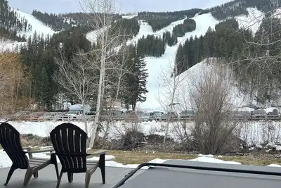 Image de Ski in Ski out Mountain Side luxury Condo