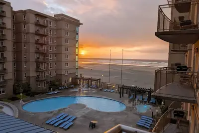 Image de Delightful 2-bedroom condo great heated pool next to beach in Seaside July 5-12