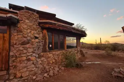 Image de Historic Stone Sunset Sunrise Mountain View Cabin