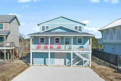 Image de \"Once in a Blue Moon - 796 Obw\" 4 Bedroom, Second Row