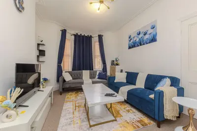 Image de Beautiful 3 bedroom apartment sleeps 7/Near station