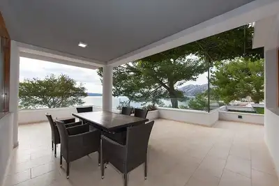 Image de Appartement de quatre chambres avec la terrasse et la vue sur le mer Brela, Makarska (A-25110-b)