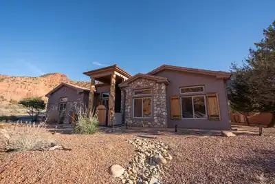 Image de Kanab House in luxury community. Pool & Hot Tub.