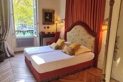 wake up beside Napoleon