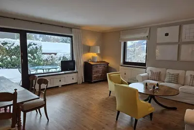 Retraite alpine avec terrasse ensoleillée