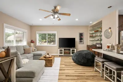 Image de Peaks View Bunk House | Game Room Fun, Fire Pit Nights & Quiet Forest Retreat Getaway