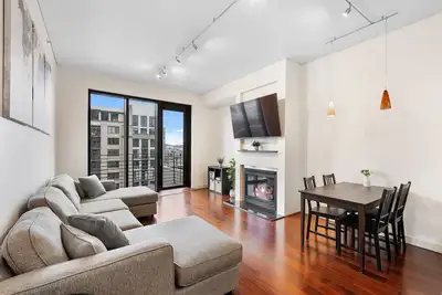 Image de 2 bed/bath condo in trendy Pearl District - with free parking