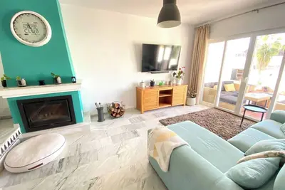 Image de Maison de ville moderne à 7 minutes à pied de la plage et à 15 minutes