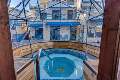 Image de Enjoy Stunning Avalon Views at this Private Boutique Escape