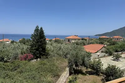 Image de Poulithra, Peloponnese: Charming Holiday Home with Terrace & Sea View