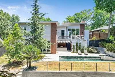 Image de Luxe Modern 4 bdrm/4. 5bath w Private pool. Sleeps 8