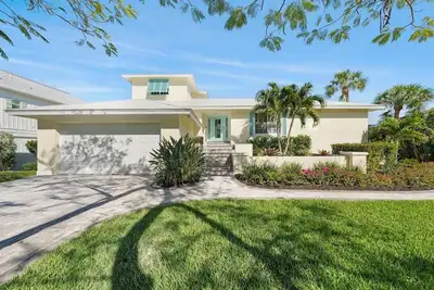 Image de Beach Daze: Island Style Charm on Canal, Quick Walk to Beach!