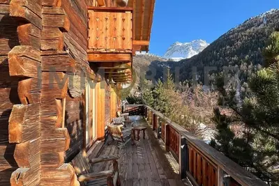 Image de Magnifique chalet avec vue dégagée pour 8 personnes - 4 chambres - 3 salles de bain - Garage 2 voitu