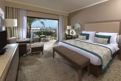 Image de Scenic Comfort Awaits in This Deluxe Family Room Near the Nabq Bay Center