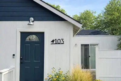 Image de Beach Vibes Bungalow at Flathead Lake